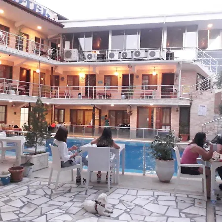 Alida 3*